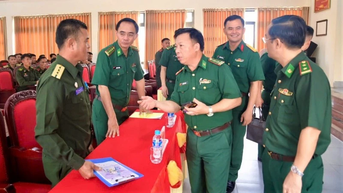 Tập huấn công tác quản lý, bảo vệ biên giới cho 40 cán bộ Bộ đội Biên phòng Lào