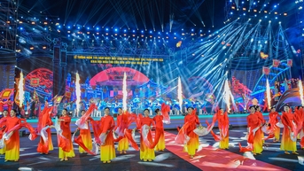Hai Phong ផ្ទេរថវិកាកាំជ្រួច ១ពាន់លានដុង សម្រាប់ពិធីបុណ្យសរទរដូវ Con Son - Kiep Bac ដើម្បីជួយឧបត្ថម្ភប្រជាជននៅតំបន់រងគ្រោះដោយទឹកជំនន់។