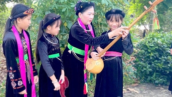 Nơi ươm mầm tình yêu hát Then, đàn Tính