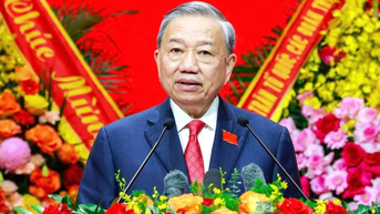 “Mỗi năm đối mặt hơn 10 cơn bão, đắp đê không thể chỉ là những bao cát”