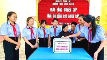 Các trường học ủng hộ đồng bào miền Bắc bị thiệt hại do lũ lụt