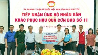 ទីក្រុង Da Nang ឧបត្ថម្ភខេត្ត Thai Nguyen ចំនួន ២ ពាន់លានដុង ដើម្បីជំនះនូវផលវិបាកនៃគ្រោះធម្មជាតិ។