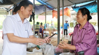 ឃុំទួនដាវ រៀបចំ "ផ្សារឌីជីថល - អមដំណើរប្រជាពលរដ្ឋនៅតំបន់រងគ្រោះដោយទឹកជំនន់"