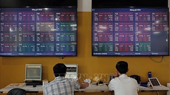 Chứng khoán ngày 30/10: VN-Index mất hơn 16 điểm trước áp lực bán lan rộng