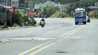 지방도로 759B가 벗겨져 위험