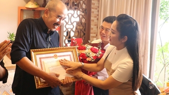 Đạo diễn Bùi Thạc Chuyên được UBND TP.HCM tặng bằng khen 