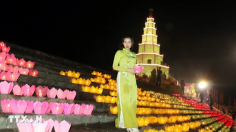 Hai Phong៖ ពិធីបួងសួងសន្តិភាព និងពិធីបុណ្យបង្ហោះគោមនៅទន្លេ Luc Dau