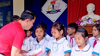 ផ្តល់អំណោយជាង ១០០០ ដល់កុមារនៅតំបន់ព្រំដែន