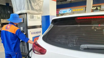 Giá xăng dầu hôm nay 14/10: Xăng trong nước sẽ tăng trở lại?
