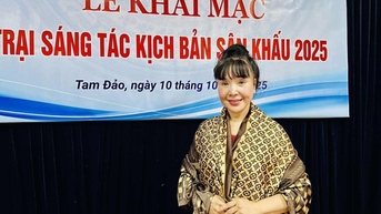 ភ្ញាក់ផ្អើលជាមួយ "Dao Lieu" និងការត្រឡប់មកវិញរបស់សិល្បករប្រជាជន Lan Huong