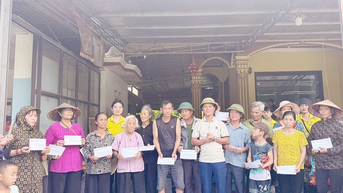 ចែកអំណោយចំនួន ៦០០ ជូនប្រជាពលរដ្ឋនៅតំបន់រងគ្រោះដោយទឹកជំនន់