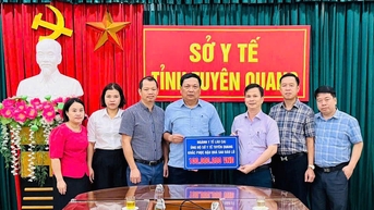 Sở Y tế Lào Cai hỗ trợ 100 triệu đồng khắc phục hậu quả mưa bão