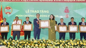 ប្រកួតប្រជែងកសាងសម្ព័ន្ធកសិករវៀតណាមដ៏រឹងមាំ ឈានចូលយុគសម័យថ្មីជាមួយប្រទេសជាតិ