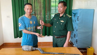 សឺន ឡា៖ ប្រជាពលរដ្ឋ​បាន​ប្រគល់​កាំភ្លើង​ច្នៃ​ពីរ​ដើម​ដោយ​ស្ម័គ្រ​ចិត្ត