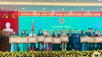 Tuyen Quang មាន​កសិករ​ឆ្នើម​ចំនួន​២​រូប​ទទួល​បាន​ប័ណ្ណ​សរសើរ​ពី​នាយក​រដ្ឋមន្ត្រី។