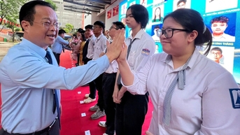 មន្ទីរអប់រំ និងបណ្តុះបណ្តាលទីក្រុងហាណូយ៖ “វិទ្យាល័យឯកទេសមិនមែនសាធារណៈ ហេតុអ្វីមិន”?