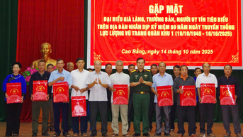 Bộ CHQS tỉnh Cao Bằng gặp mặt già làng, trưởng bản, người có uy tín