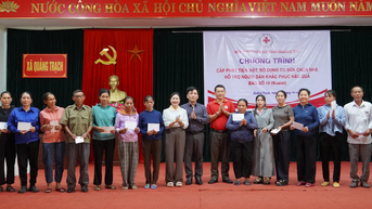 ជំនួយ​ដល់​ប្រជាពលរដ្ឋ​រងគ្រោះ​ដោយ​ព្យុះ​លេខ​១០