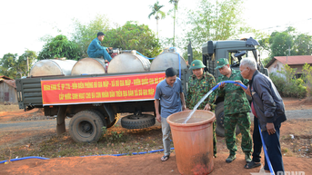 Đoàn Kinh tế - Quốc phòng 778: “Cầu nối yêu thương ” nơi biên cương