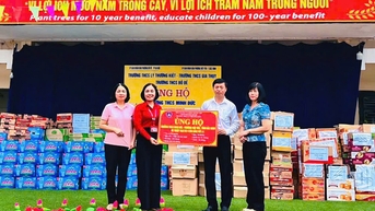 សកម្មភាព​ស្ម័គ្រ​ចិត្ត​ជា​ច្រើន​ដើម្បី​ជួយ​ជន​រង​គ្រោះ​ដោយ​ទឹក​ជំនន់​នៅ Bac Ninh
