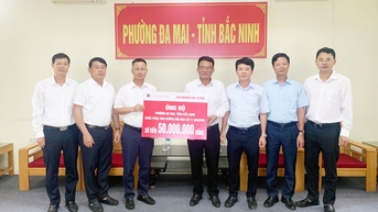 ធនាគារ Agribank សាខា Bac Giang ចំណាយ ១ ពាន់លានដុង ដើម្បីផ្គត់ផ្គង់ដល់អតិថិជន និងប្រជាពលរដ្ឋដែលរងផលប៉ះពាល់ដោយទឹកជំនន់