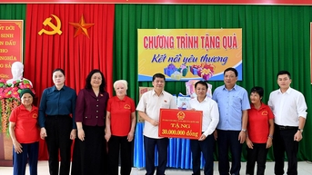 គណៈកម្មាធិការវប្បធម៌ និងសង្គមនៃរដ្ឋសភា បានចុះសួរសុខទុក្ខ និងប្រគល់អំណោយនៅមជ្ឈមណ្ឌលការងារសង្គមខេត្ត និងមូលនិធិទ្រទ្រង់កុមារ។