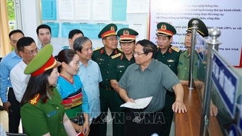 Thủ tướng Phạm Minh Chính kiểm tra Trung tâm Phục vụ hành chính công xã Bát Mọt (Thanh Hóa)