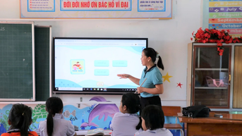 Lần đầu điều động giáo viên dạy liên trường trực tuyến quy mô toàn tỉnh
