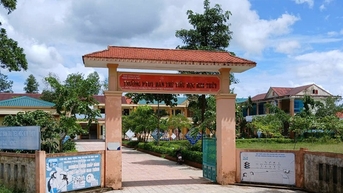 Phụ huynh "tẩy chay" nữ hiệu phó, gần 80 học sinh đồng loạt nghỉ học