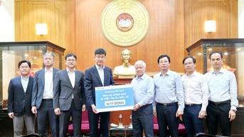 ក្រុមហ៊ុន Samsung វៀតណាមបរិច្ចាគប្រាក់ចំនួន 10 ពាន់លានដុង ដើម្បីជួយខេត្តនានាក្នុងការយកឈ្នះលើផលវិបាកដោយព្យុះ និងទឹកជំនន់