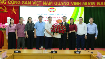 អនុលេខាគណៈកម្មាធិការបក្សខេត្ត ប្រធានគណៈកម្មាធិការរណសិរ្សមាតុភូមិខេត្ត Ma The Hong អបអរសាទរថ្ងៃបង្កើតសមាគមកសិករខេត្ត