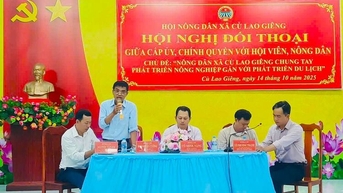 Cu Lao Gieng 공동체의 공무원 및 농민 조합원과의 대화