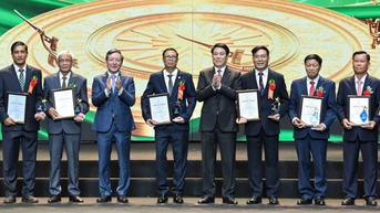 Chủ tịch nước Lương Cường dự Lễ tôn vinh nông dân Việt Nam xuất sắc, nhà khoa học của nhà nông năm 2025
