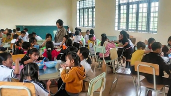 Bữa cơm trưa miễn phí ở lưng chừng núi