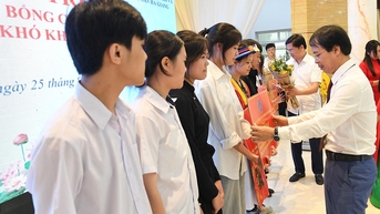 បំភ្លឺសុបិន្តដល់សិស្សក្រីក្រ
