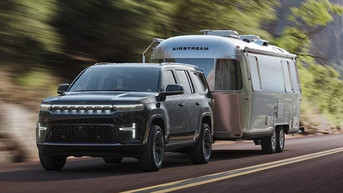 តើរថយន្ត Jeep Grand Wagoneer ឆ្នាំ 2026 មានអ្វីខ្លះដើម្បីប្រកួតប្រជែងជាមួយ Cadillac Escalade?