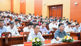 "인간적이고, 애정이 넘치고, 창의적이며, 문명화된" 까마우 사람들을 건설한다는 목표를 향해