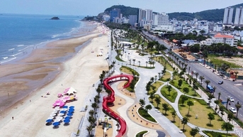 ជាលើកដំបូង Vung Tau ត្រូវបានផ្តល់កិត្តិយសជា "គោលដៅទេសចរណ៍ឆ្នេរឈានមុខគេរបស់អាស៊ី"