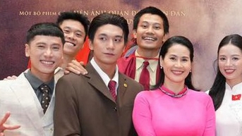 50 ឆ្នាំនៃអក្សរសិល្ប៍ និងសិល្បៈទីក្រុងហូជីមិញ៖ សកម្មភាពដ៏មានអត្ថន័យជាច្រើន ការបញ្ចាំងតាមទូរសព្ទដៃនៃខ្សែភាពយន្ត 'Red Rain' នៅ Con Dao