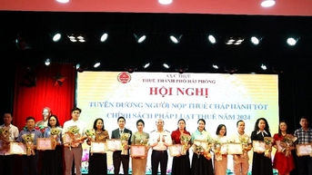 នាយកដ្ឋាន​ពន្ធដារ​ទីក្រុង Hai Phong សរសើរ​ដល់​អាជីវកម្ម និង​សហគ្រិន​ដែល​គោរព​ច្បាប់​ពន្ធ