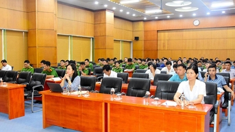 지방자치단체의 법률지원 및 인민위원회 권한에 관한 법률지식 교육에 관한 회의