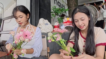 កាហ្វេ “Flower buffet” ទាក់ទាញយុវជនរាប់រយនាក់មកពិសោធ