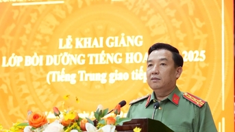 Bồi dưỡng tiếng Hoa cho hơn 40 cán bộ, chiến sĩ công an