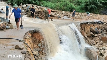 Mưa lớn kéo dài gây sạt lở đất, lũ lụt tại Quảng Ninh
