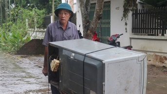 Hỗ trợ sửa miễn phí thiết bị điện lạnh bị hỏng do lũ cho người dân