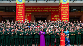 នាយឧត្តមសេនីយ៍ Trinh Van Quyet បានចូលរួមពិធីសរសើរស្ត្រីជឿនលឿនទូទៅក្នុងជួរកងទ័ព ដំណាក់កាល ២០២០-២០២៥