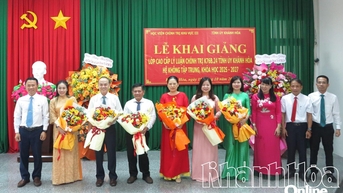 បើកវគ្គទ្រឹស្តីនយោបាយកម្រិតខ្ពស់ K76B.24 គណៈកម្មាធិការបក្សខេត្ត Khanh Hoa ប្រព័ន្ធមិនប្រមូលផ្តុំ
