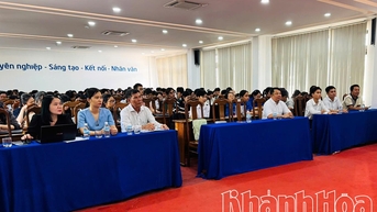 សិក្ខាសាលា "ការបង្កើតផលប័ត្រឌីជីថល - ការប្រកួតប្រជែង "អាវុធ" សម្រាប់និស្សិតក្នុងយុគសម័យ AI ។