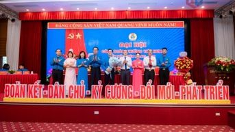 មហាសន្និបាតលើកទី ១ របស់គណៈប្រតិភូសហជីពវៀតហុង