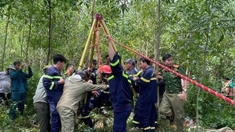 «សង្គ្រោះ» បុរស​ម្នាក់​បាន​ធ្លាក់​ចូល​ក្នុង​អណ្តូង​ចោល​កណ្តាល​ព្រៃ